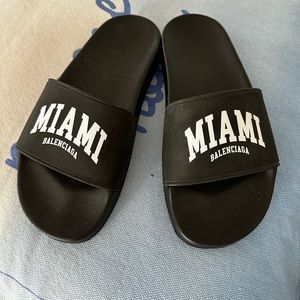 Women’s Balenciaga Miami Black pool slide